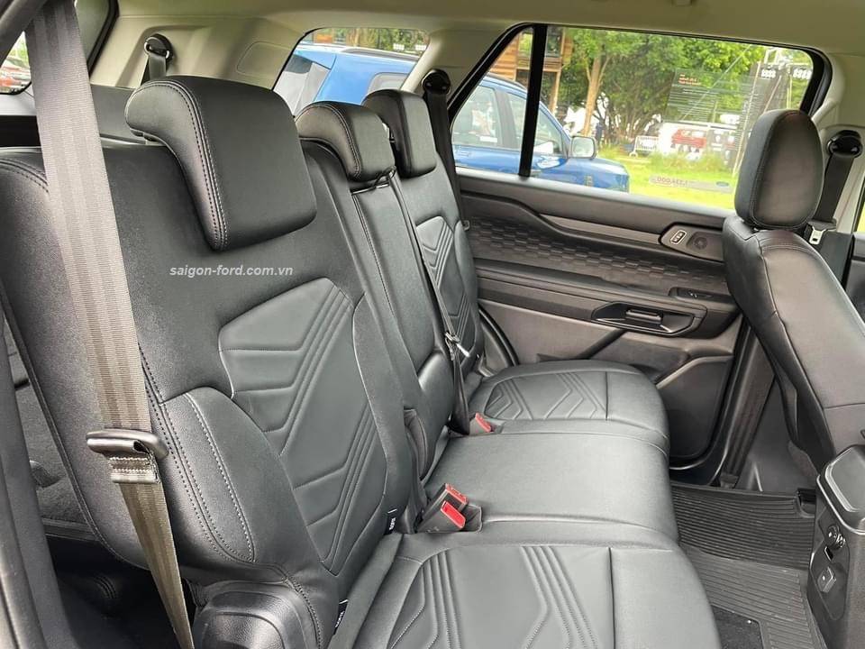 Mô tả sản phẩm Ford Everest Ambiente 2023