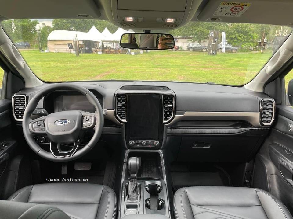 Mô tả sản phẩm Ford Everest Ambiente 2023